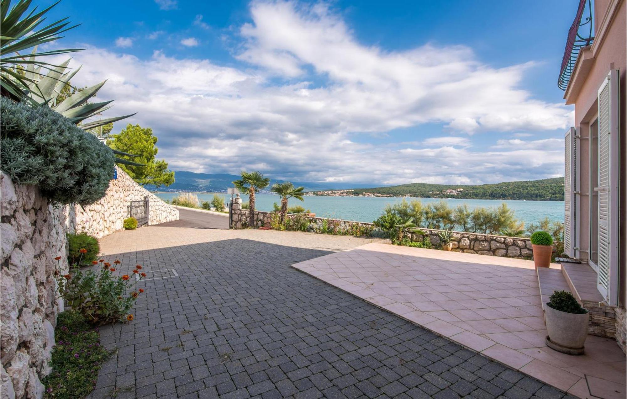 Gorgeous Apartment In Cizici With House Sea View Exterior photo
